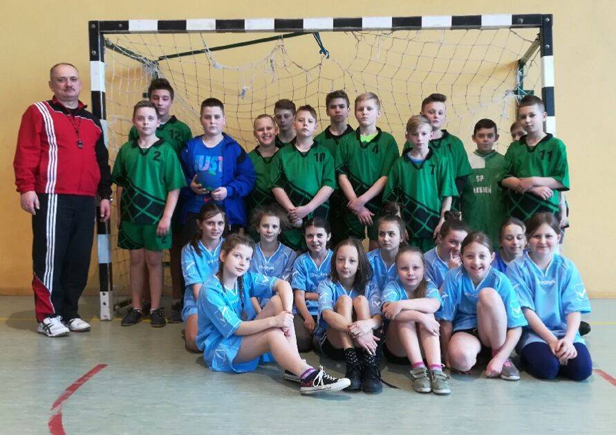 Grafika #0: Gminne zawody w minipiłkę ręczną chłopców i dziewcząt