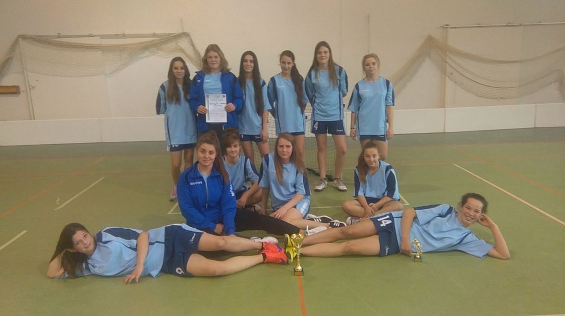 Grafika #0: Dziewczęta z Łebienia mistrzyniami powiatu w unihokeju