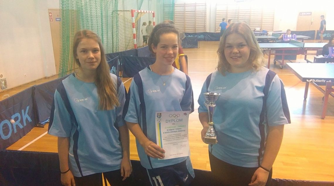 Grafika #0: Dziewczęta z Łebienia w półfinale wojewódzkim tenisa stołowego.