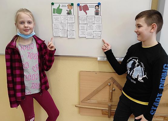 Uczniowie podczas zajęć "Jak bezpiecznie korzystać z Internetu"