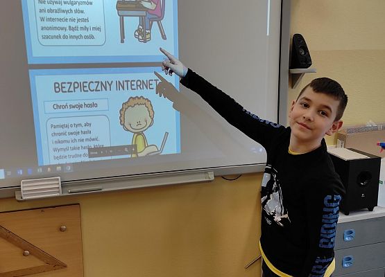 Uczeń prezentuje zasady bezpiecznego korzystania z Internetu