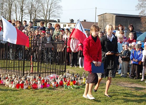 Uroczystość pod Dębem Pamięci