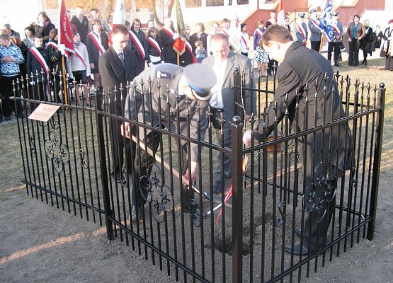 Uroczystość posadzenia Dębu Pamięci 2010