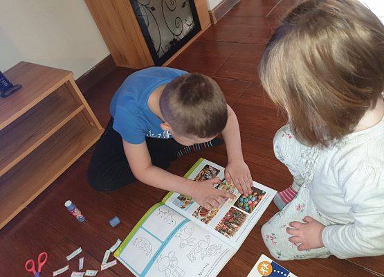 NAUKA ZDALNA W GRUPIE JEŻYKÓW