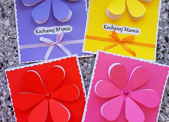 Prezenty dla mam wykonane przez dzieci z klasy