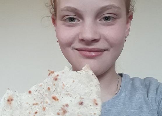 Uczennica z podpłomykiem