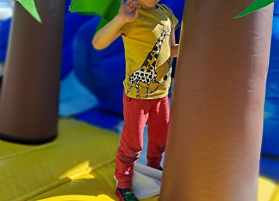 Zabawa na dmuchańcach