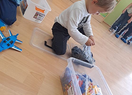 Zabawa dzieci w sali