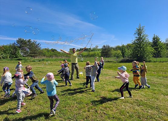 Zabawa bańkami mydlanymi