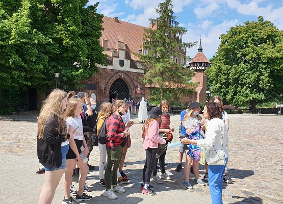 Uczniowie zwiedzają Zamek w Malborku