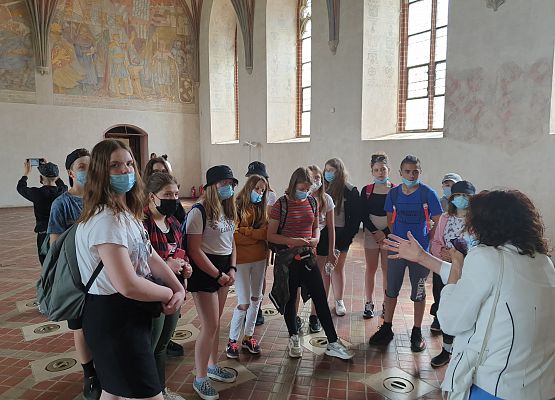 Uczniowie zwiedzają Zamek w Malborku