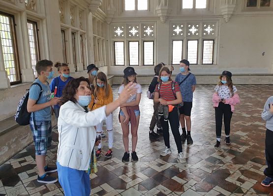 Uczniowie zwiedzają Zamek w Malborku