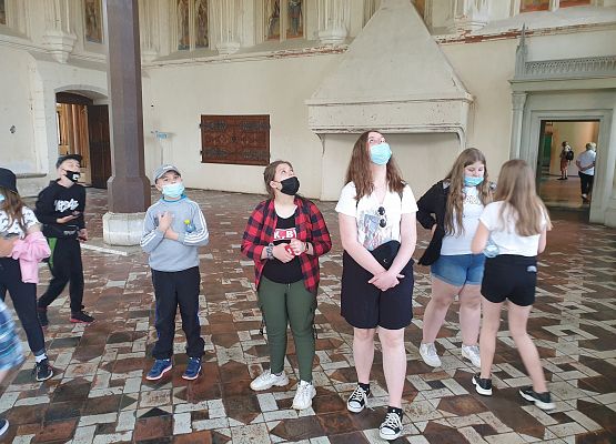 Uczniowie zwiedzają Zamek w Malborku