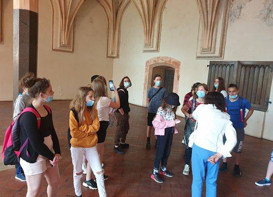 Uczniowie zwiedzają Zamek w Malborku