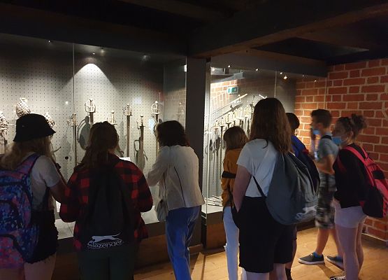 Uczniowie zwiedzają Zamek w Malborku