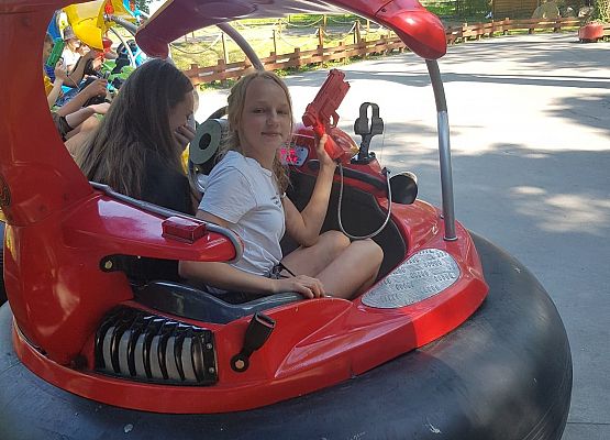 Uczniowie w DINO PARKU