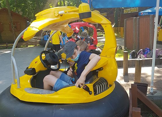 Uczniowie w DINO PARKU