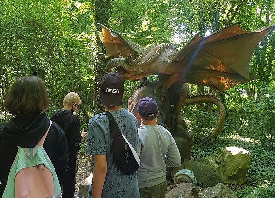 Uczniowie w DINO PARKU