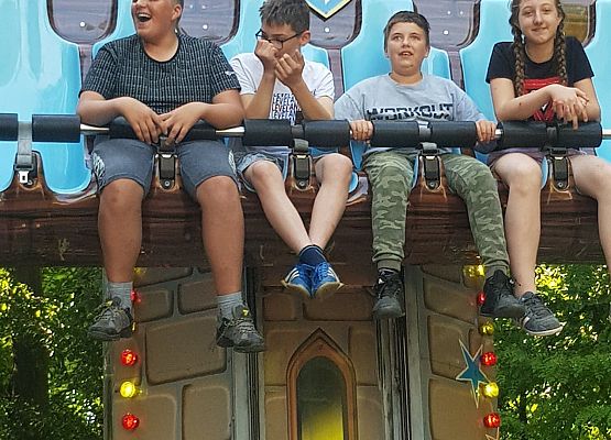 Uczniowie w DINO PARKU