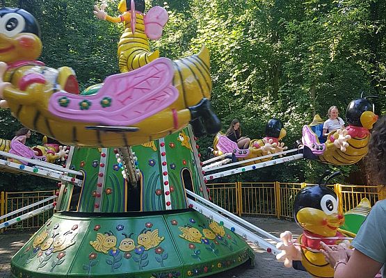 Uczniowie w DINO PARKU