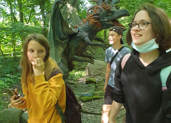 Uczniowie w DINO PARKU