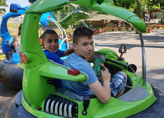 Uczniowie w DINO PARKU