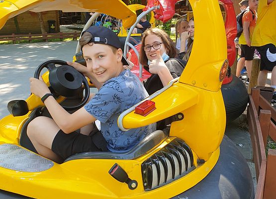 Uczniowie w DINO PARKU