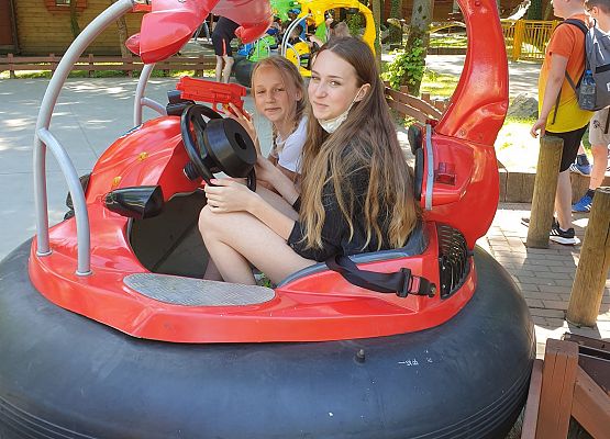 Uczniowie w DINO PARKU