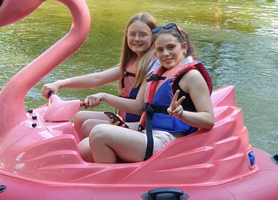 Uczniowie w DINO PARKU