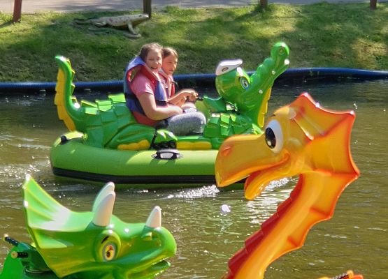 Uczniowie w DINO PARKU