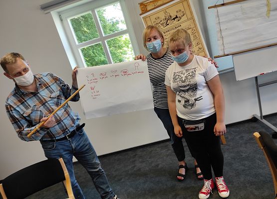 Uczniowie na warsztatach kultury kaszubskiej