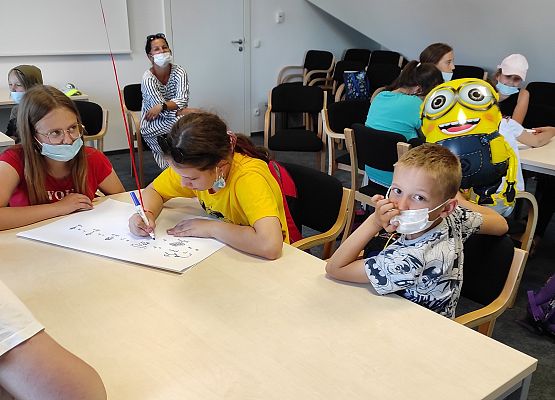 Uczniowie na warsztatach kultury kaszubskiej