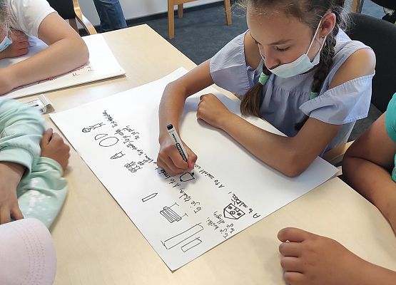 Uczniowie na warsztatach kultury kaszubskiej