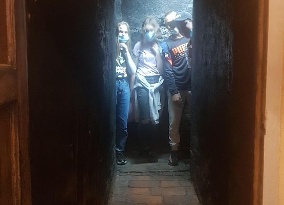 Uczniowie zwiedzają muzeum