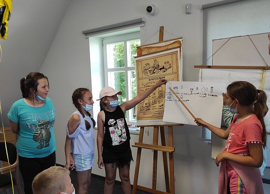 Uczniowie na warsztatach kultury kaszubskiej