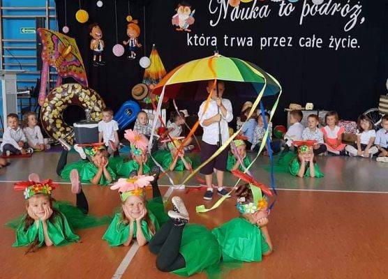 Występ przedszkolaków na zakończeniu roku przedszkolnego