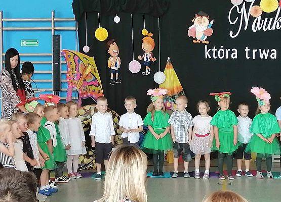 Występ przedszkolaków na zakończeniu roku przedszkolnego