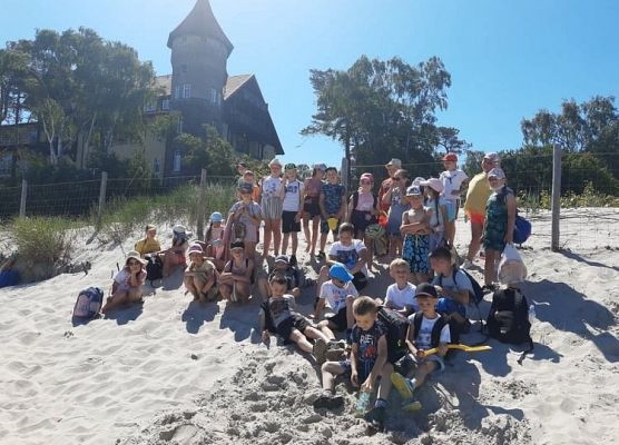 Uczniowie na plaży
