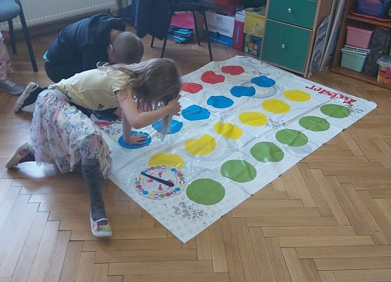 Utrwalamy kierunki prawo-lewo.