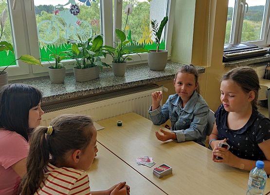 Uczniowie podczas zabawy