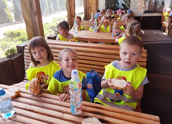 Dzieci odpoczywają w  SeaParku