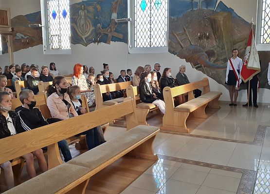 Na uroczystej mszy z okazji rozpoczęcia nowego roku szkolnego.