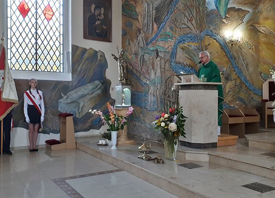 Na uroczystej mszy z okazji rozpoczęcia nowego roku szkolnego.