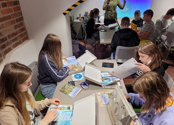 Uczniowie podczas zajęć