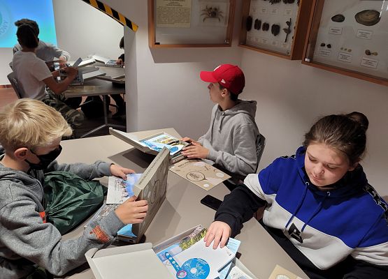 Uczniowie podczas zajęć