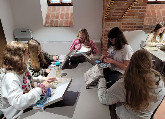 Uczniowie podczas zajęć