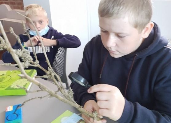 Uczniowie podczas zajęć