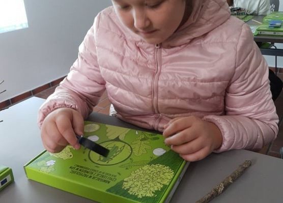 Uczennica podczas zajęć edukacynych