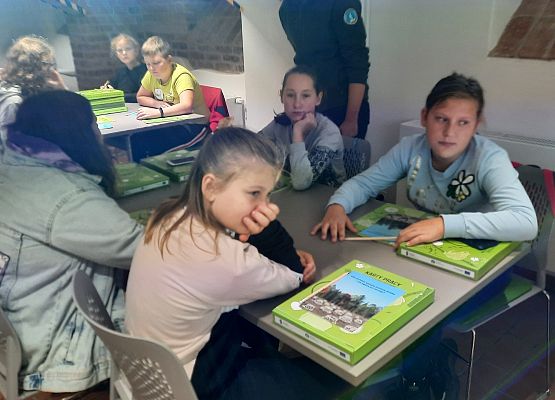 Uczniowie na zajęciach w Słowińskim Parku Narodowym w Czołpinie