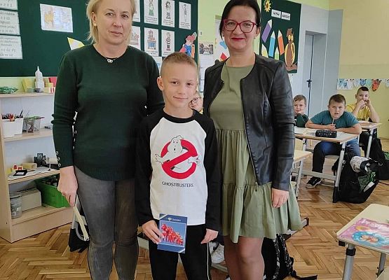 Uczeń z nauczycielkami